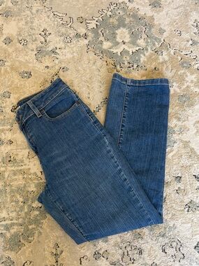 L.L. Bean Classic Fit Stretch 6 Petite Medium Wash Straight Leg